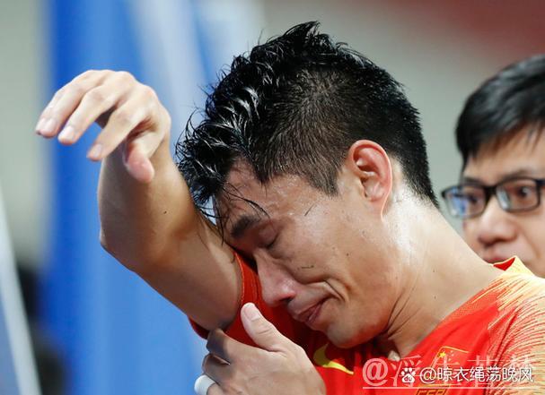 刘东推倒雷琼-塔克，山西申诉无果遭判进攻犯规