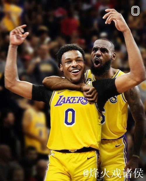 父子齐聚！詹姆斯携手布朗尼共创历史时刻